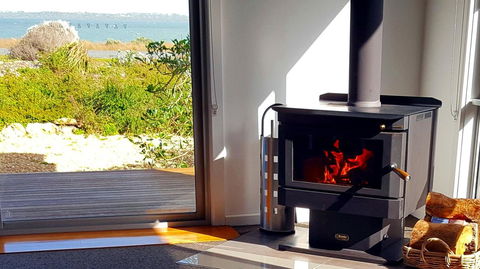 Coorong Waterfront Retreat - Accommodation in Surfers Paradise 1