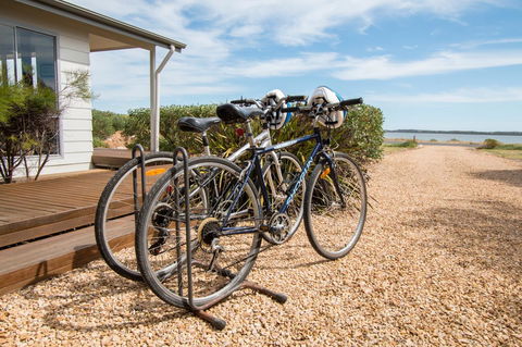 Coorong Waterfront Retreat - Accommodation in Surfers Paradise 5