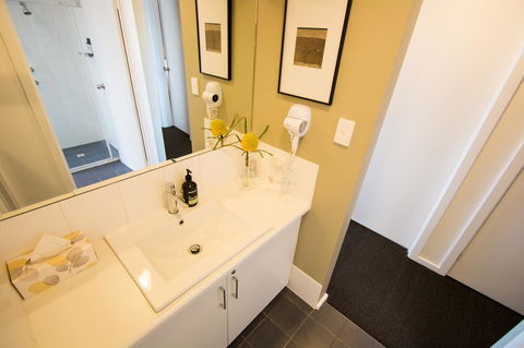 Coorong Waterfront Retreat - Accommodation in Surfers Paradise 12
