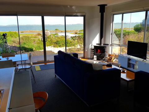 Coorong Waterfront Retreat - Accommodation in Surfers Paradise 0