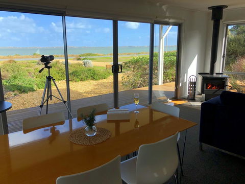 Coorong Waterfront Retreat - Accommodation in Surfers Paradise 7