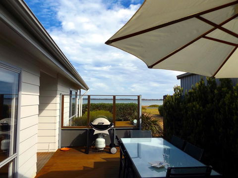 Coorong Waterfront Retreat - Accommodation in Surfers Paradise 17