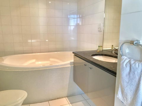 Adelaide DressCircle Apartments - North Terrace - Accommodation in Surfers Paradise 6