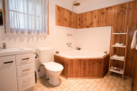 Seppelts View Cabins - Accommodation in Surfers Paradise 5