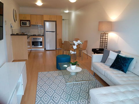 Spacious 4 BR And 2 Bathrooms City Apartment - Accommodation in Surfers Paradise 12