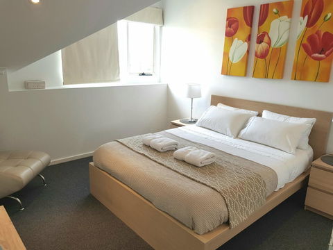 Spacious 4 BR And 2 Bathrooms City Apartment - Accommodation in Surfers Paradise 4