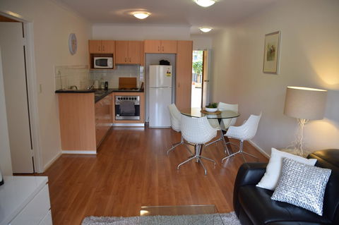 Spacious 4 BR And 2 Bathrooms City Apartment - Accommodation in Surfers Paradise 18