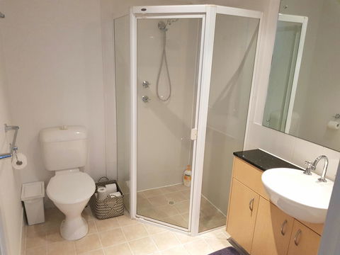 Spacious 4 BR And 2 Bathrooms City Apartment - Accommodation in Surfers Paradise 5