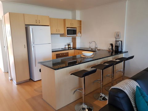 Spacious 4 BR And 2 Bathrooms City Apartment - Accommodation in Surfers Paradise 2
