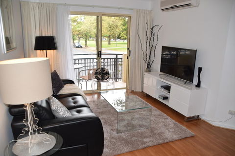 Spacious 4 BR And 2 Bathrooms City Apartment - Accommodation in Surfers Paradise 16