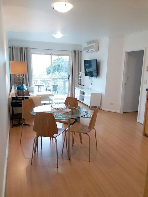 Spacious 4 BR And 2 Bathrooms City Apartment - Accommodation in Surfers Paradise 13
