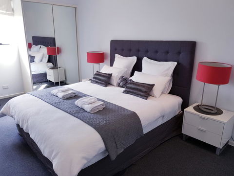 Spacious 4 BR And 2 Bathrooms City Apartment - Accommodation in Surfers Paradise 3