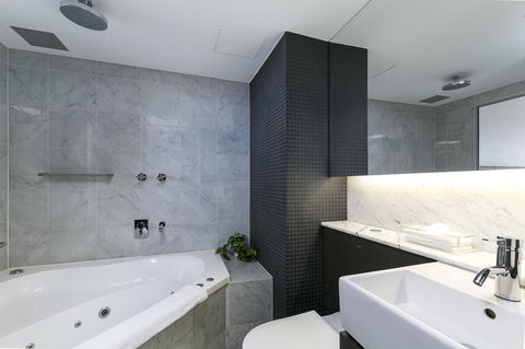 The Soho Hotel - Accommodation in Surfers Paradise 6