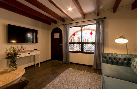 The Manor Basket Range - Accommodation in Surfers Paradise 7