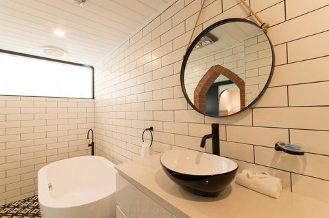 The Manor Basket Range - Accommodation in Surfers Paradise 2