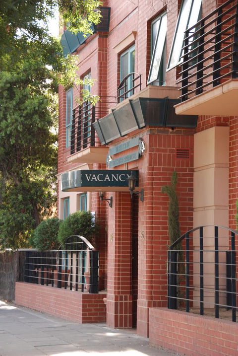 Majestic Tynte Street Apartments - Accommodation in Surfers Paradise 2