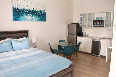 Smugglers Inn Studio Apartments - Accommodation in Surfers Paradise 4