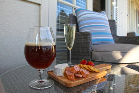 Smugglers Inn Studio Apartments - Accommodation in Surfers Paradise 2