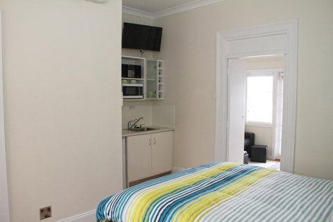 Smugglers Inn Studio Apartments - Accommodation in Surfers Paradise 15
