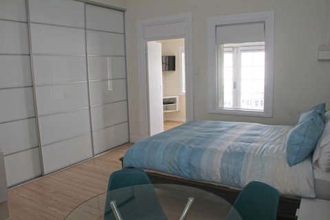 Smugglers Inn Studio Apartments - Accommodation in Surfers Paradise 6