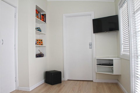 Smugglers Inn Studio Apartments - Accommodation in Surfers Paradise 7