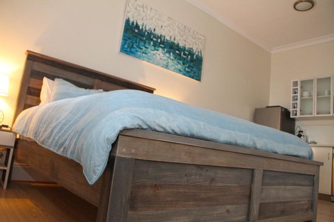 Smugglers Inn Studio Apartments - Accommodation in Surfers Paradise 9