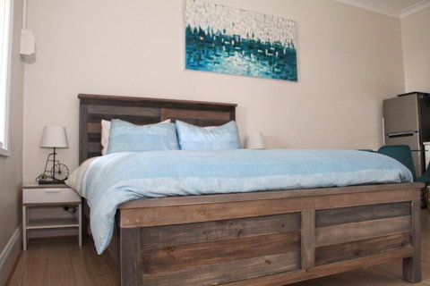 Smugglers Inn Studio Apartments - Accommodation in Surfers Paradise 0