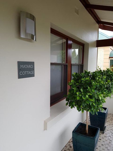 Mataro Cottage - Accommodation in Surfers Paradise 1