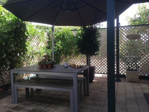 Wine And Roses Bed And Breakfast - Accommodation in Surfers Paradise 3