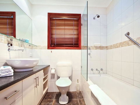 Wine And Roses Bed And Breakfast - Accommodation in Surfers Paradise 1