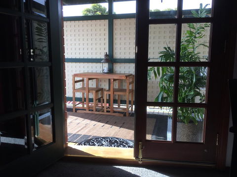 Wine And Roses Bed And Breakfast - Accommodation in Surfers Paradise 34