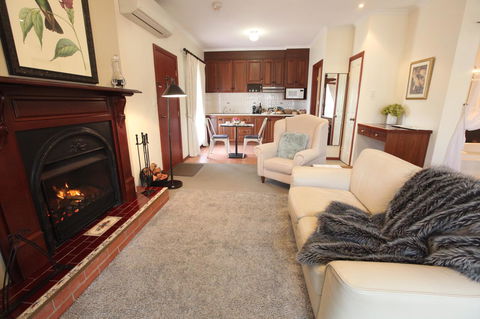 Wine And Roses Bed And Breakfast - Accommodation in Surfers Paradise 16