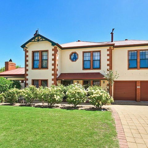 Wine And Roses Bed And Breakfast - Accommodation in Surfers Paradise 0