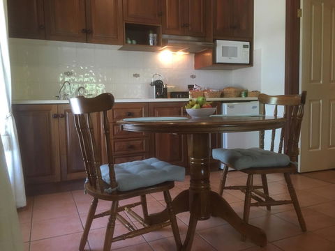 Wine And Roses Bed And Breakfast - Accommodation in Surfers Paradise 2