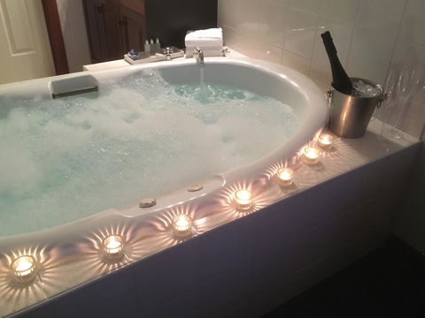 Wine And Roses Bed And Breakfast - Accommodation in Surfers Paradise 24