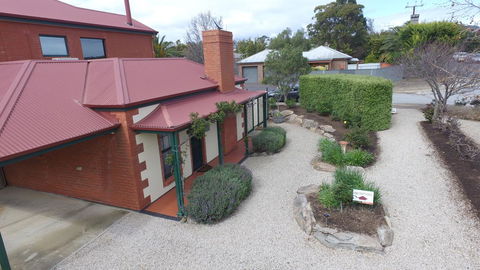 Wine And Roses Bed And Breakfast - Accommodation in Surfers Paradise 13