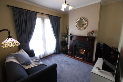 Wine And Roses Bed And Breakfast - Accommodation in Surfers Paradise 21