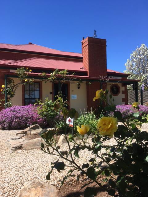 Wine And Roses Bed And Breakfast - Accommodation in Surfers Paradise 6
