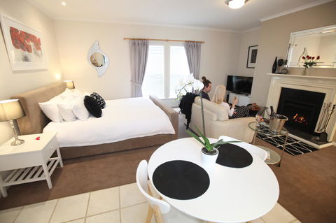 Wine And Roses Bed And Breakfast - Accommodation in Surfers Paradise 10