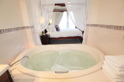 Wine And Roses Bed And Breakfast - Accommodation in Surfers Paradise 15