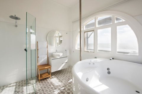 Seawall Apartments - Accommodation in Surfers Paradise 10