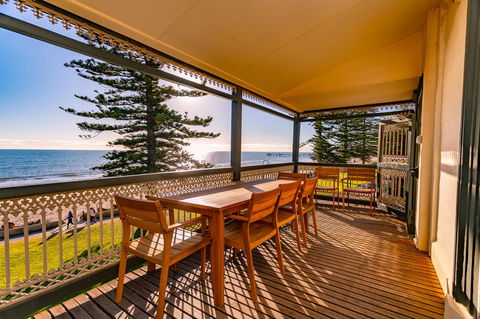 Seawall Apartments - Accommodation in Surfers Paradise 1
