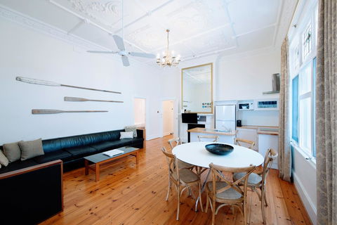 Seawall Apartments - Accommodation in Surfers Paradise 12