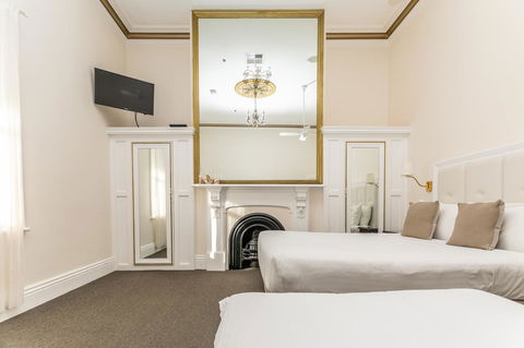 Seawall Apartments - Accommodation in Surfers Paradise 5