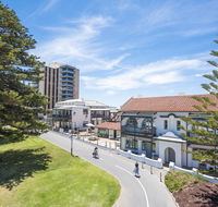 Seawall Apartments - Accommodation in Surfers Paradise
