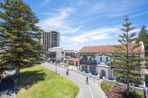 Seawall Apartments - Accommodation in Surfers Paradise 0