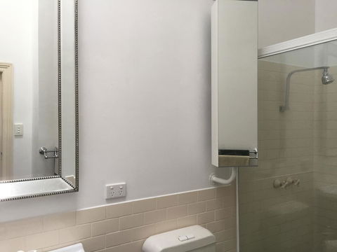 8 Osborne - Accommodation in Surfers Paradise 11