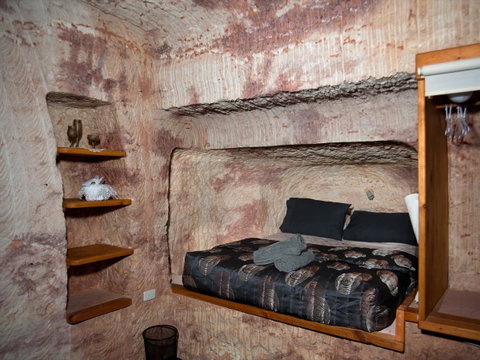Ali\'s Underground Studio - Accommodation in Surfers Paradise 9