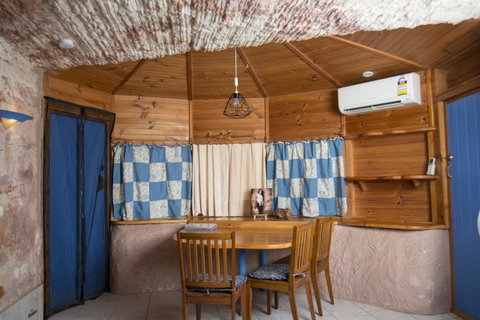 Ali\'s Underground Studio - Accommodation in Surfers Paradise 6