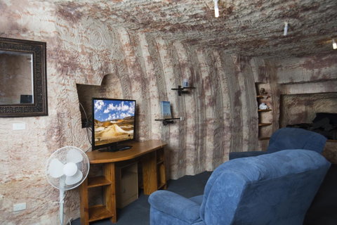 Ali\'s Underground Studio - Accommodation in Surfers Paradise 0